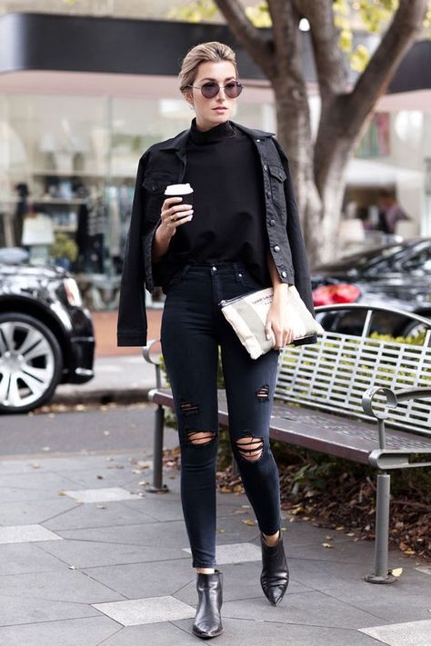 08-all-black-look-with-a-tee-a-jacket-and-ankle-boots